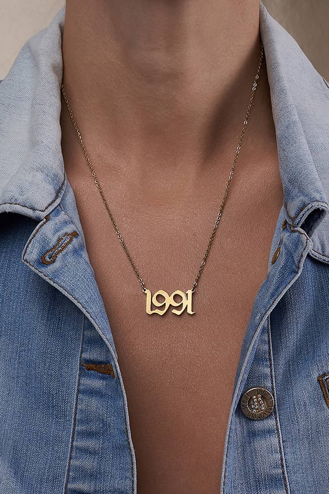 Personalisierte Namensketten – individuelle Ketten aus 925 Sterling Silber oder Gold mit Wunschgravur. Perfekt als Geschenk für jeden Anlass.